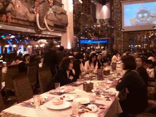 广东新宝GG集团举行国际妇女节自助餐会